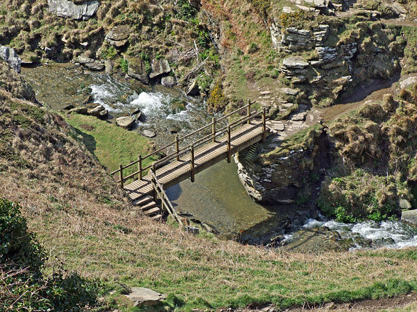 The footbridge where I had my unscheduled sit-down at far end